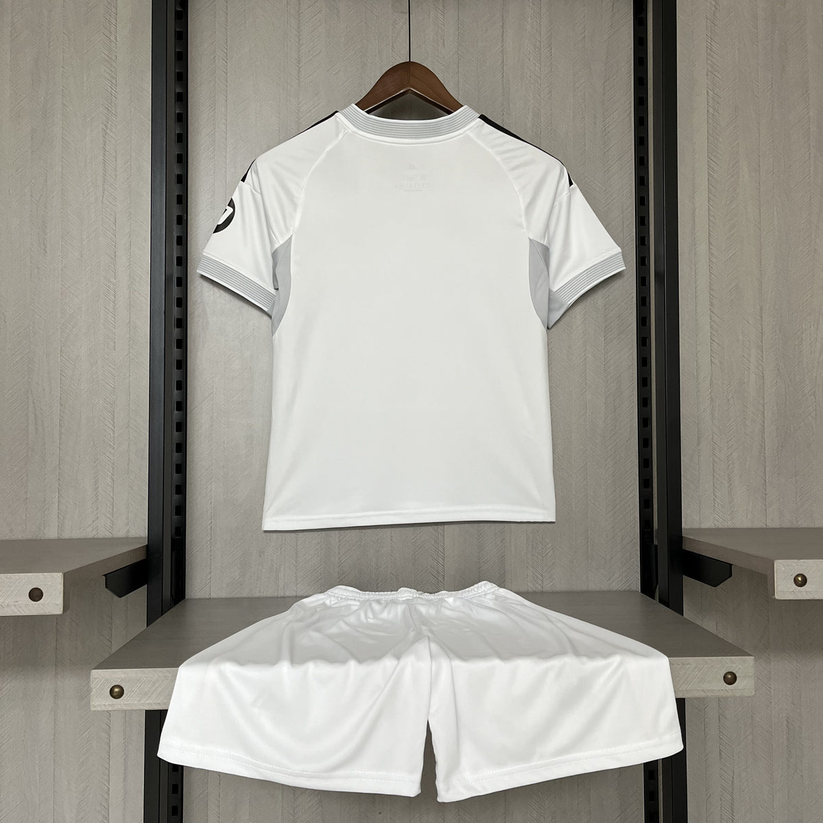 Kit Infantil Real Madrid Titular 25/26