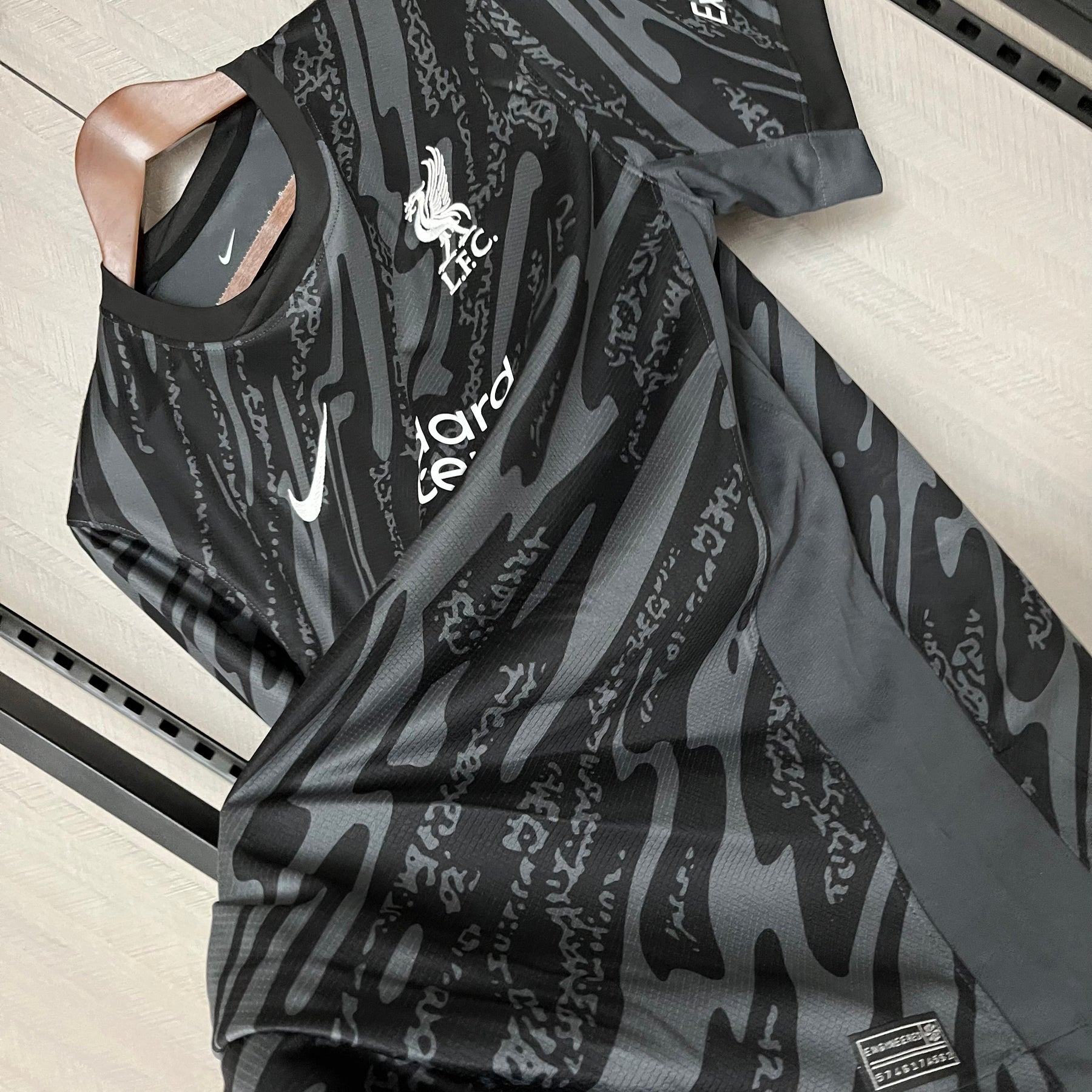 Camisa Liverpool Goleiro 24/25 Preta